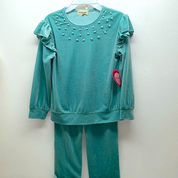 🔥 Btween velvet green 2 pc set sweater & pants sz 8 New - Picture 1 of 6